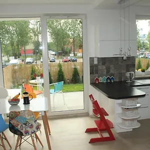 Sunny Sleeps 4 By The Beach With Garden Patio - Przymorze Apartament Gdańsk